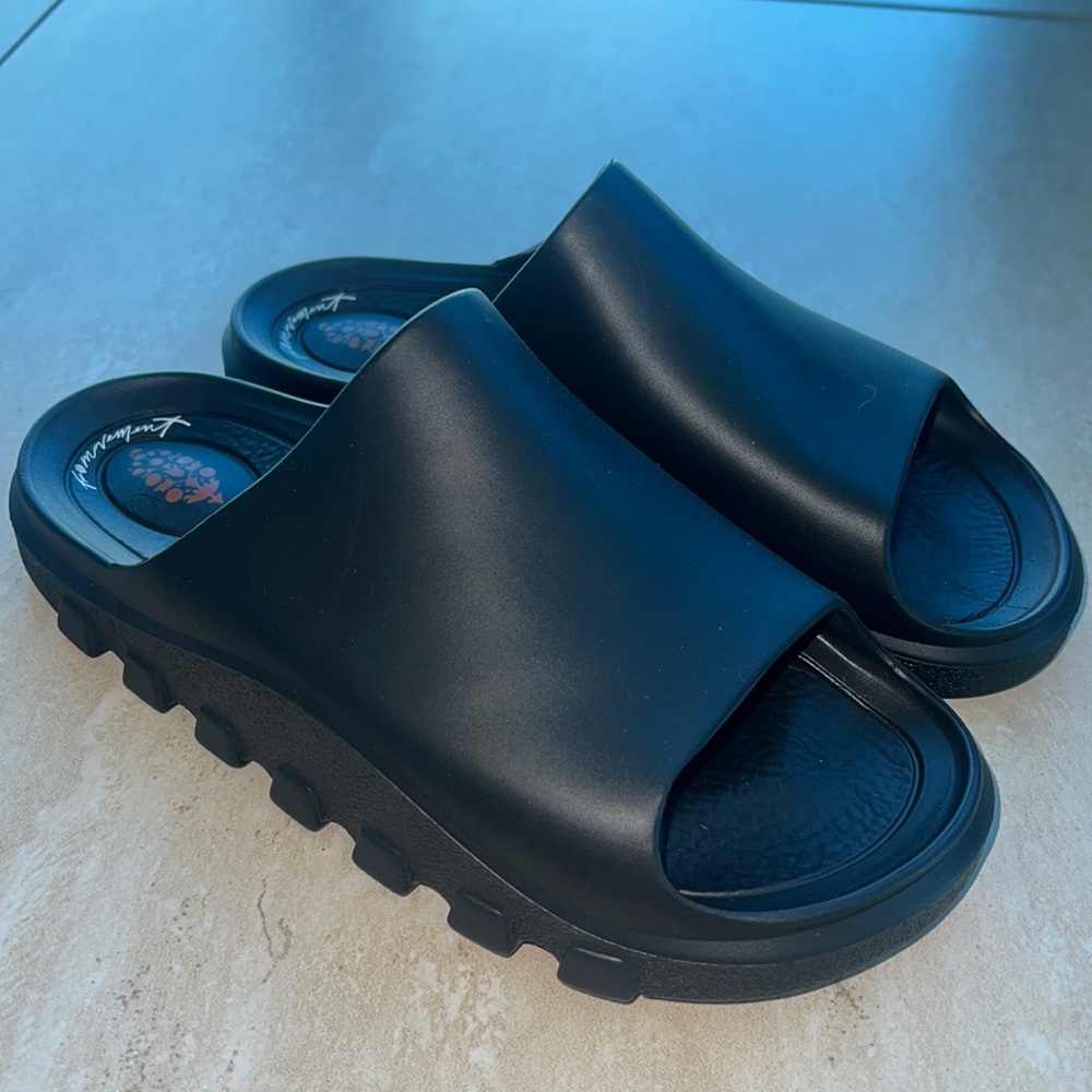 FREE PEOPLE MOVEMENT SLIDES SZ 7/8